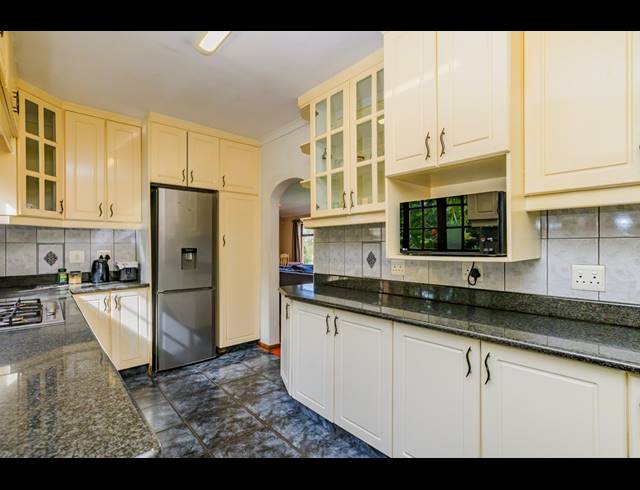 8 BEDROOM HOUSE FOR SALE IN COWIES HILL